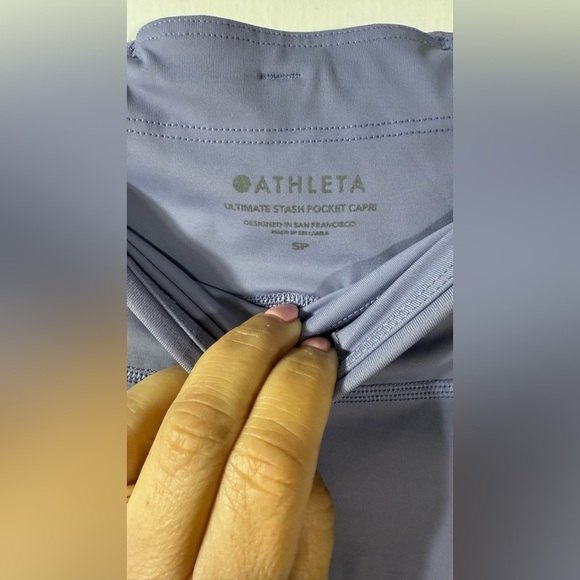 Athleta Ultimate Stash Pocket Capri Dusty Dusk Purple Leggings Small S - Picture 4 of 5